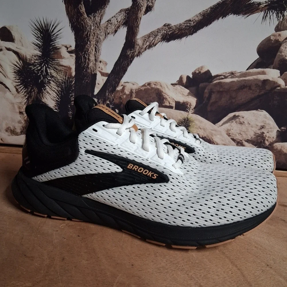 Brooks Anthem 5 Mens Running Shoes White Black Gum Sole 1103731D141 10.5